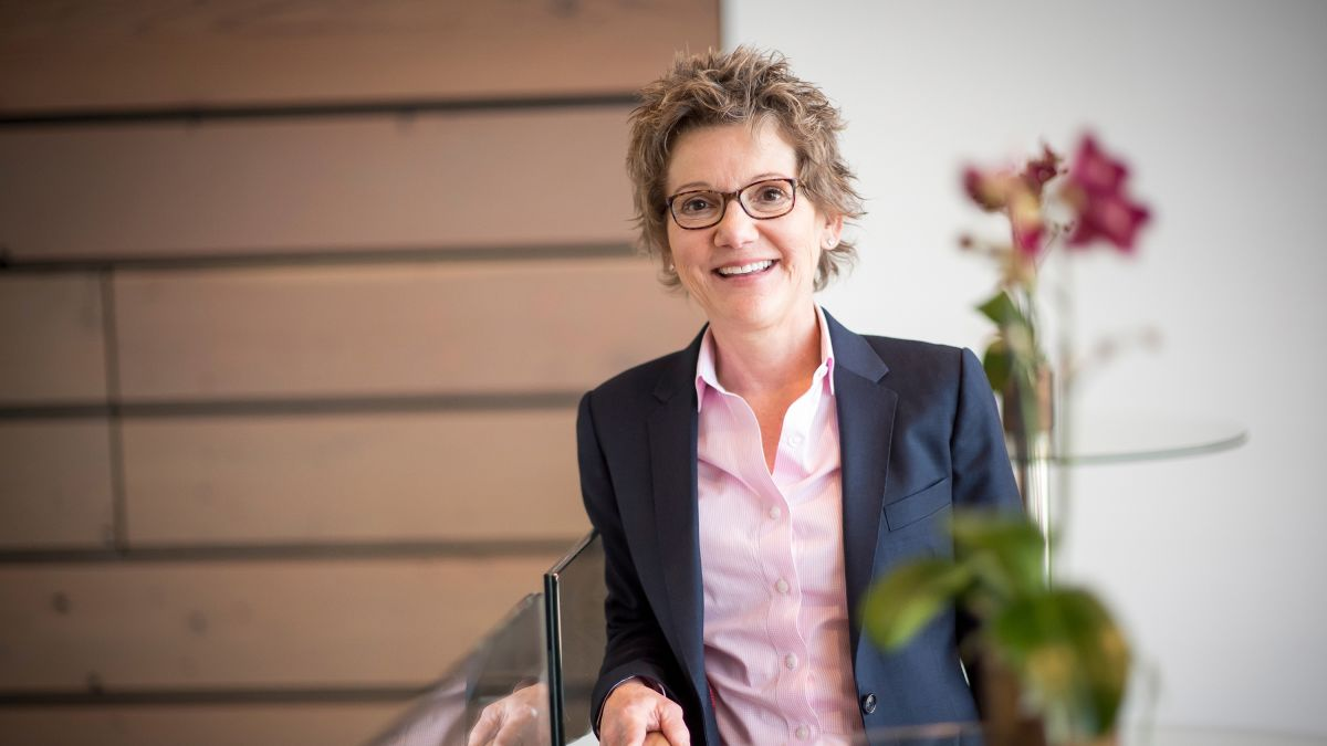 From working at a doughnut shop to the Federal Reserve: The unlikely  journey of Mary Daly | CNN