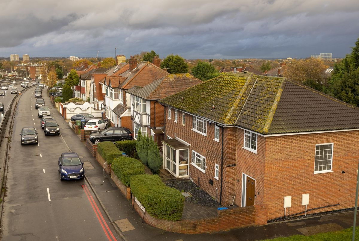 U.K. House Prices Keep Rising on a Dearth of Supply - Bloomberg