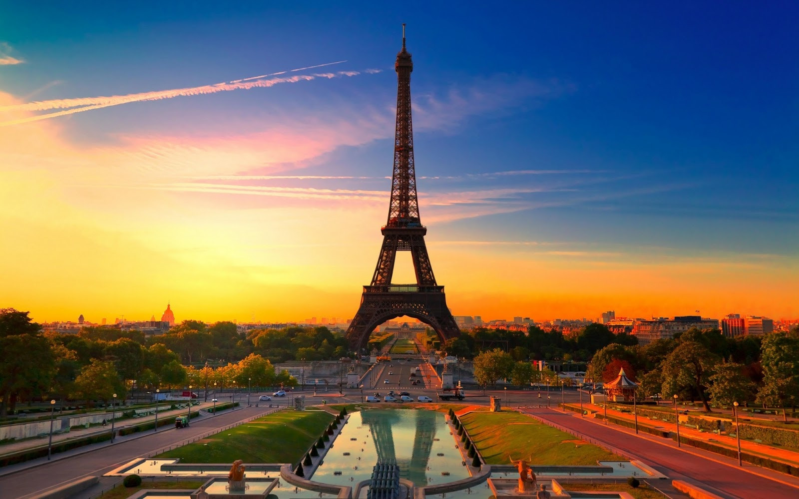 Tháp Eiffel và hành trình khám phá nước Pháp