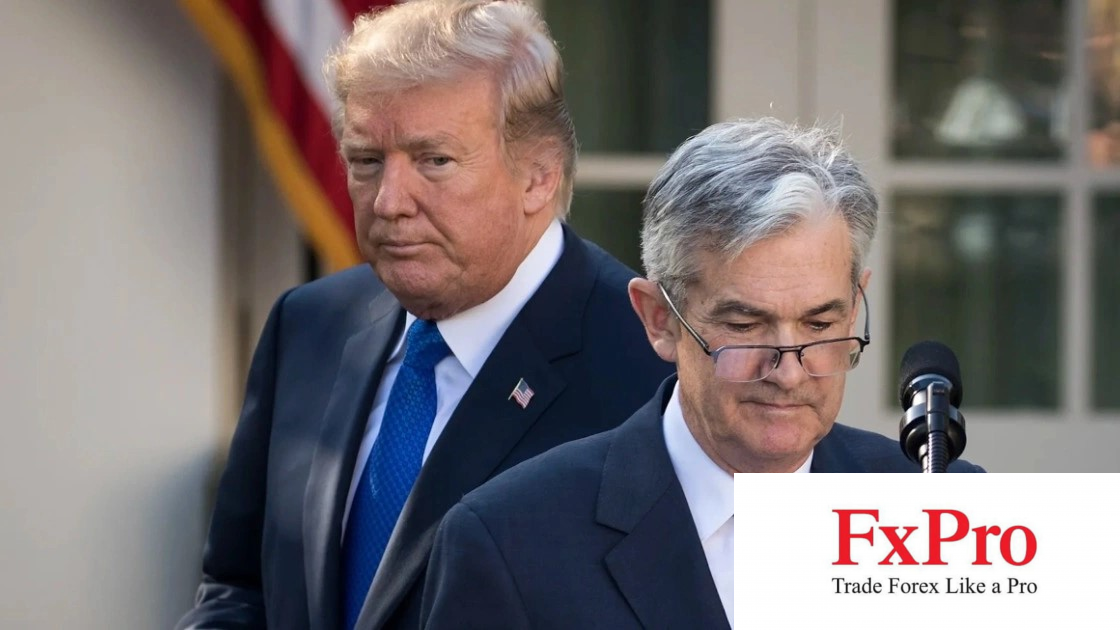 Trump ủng hộ Fed tạm dừng cắt giảm lãi suất